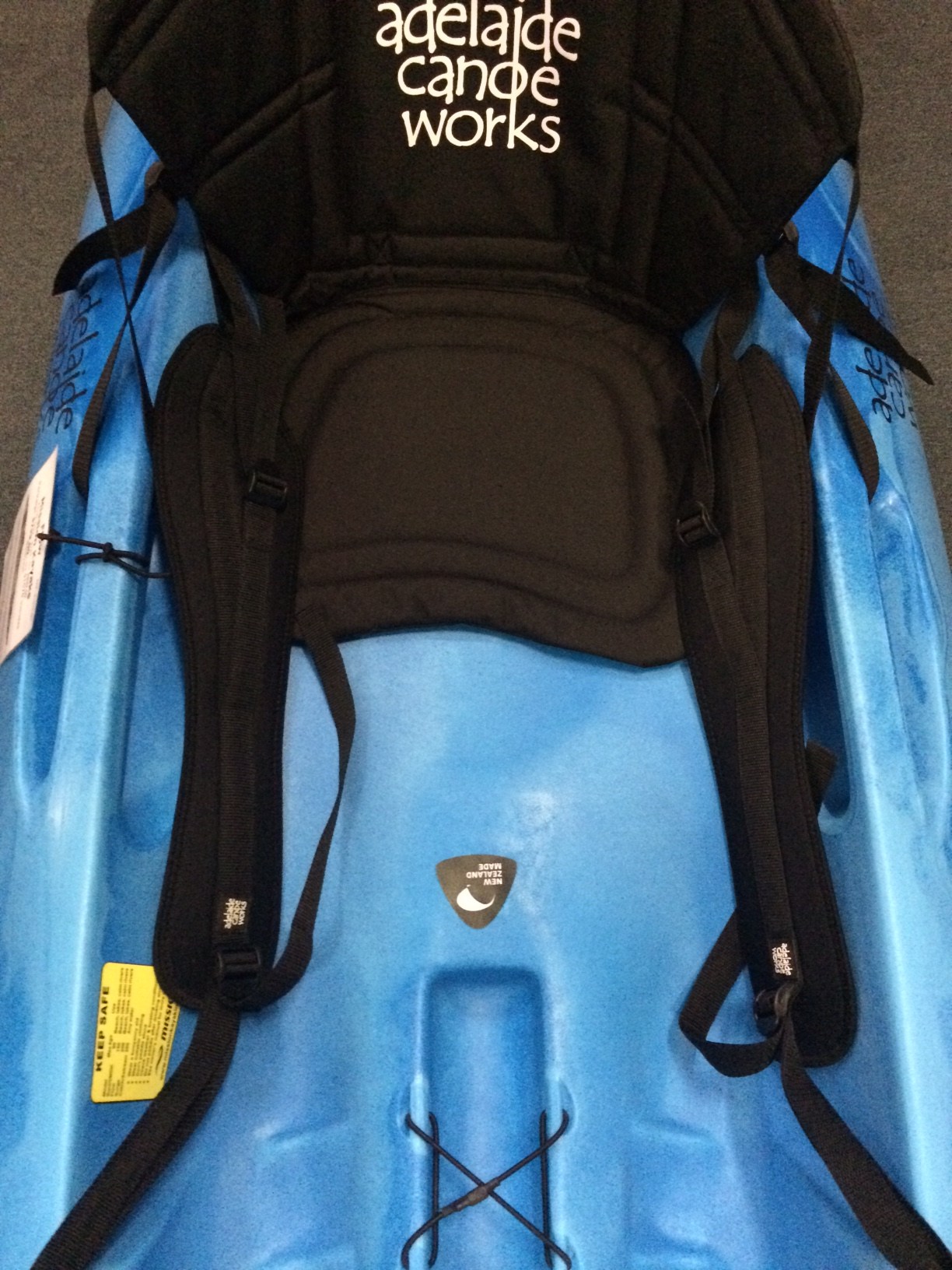 Thigh braces to improve stability of a siton kayak